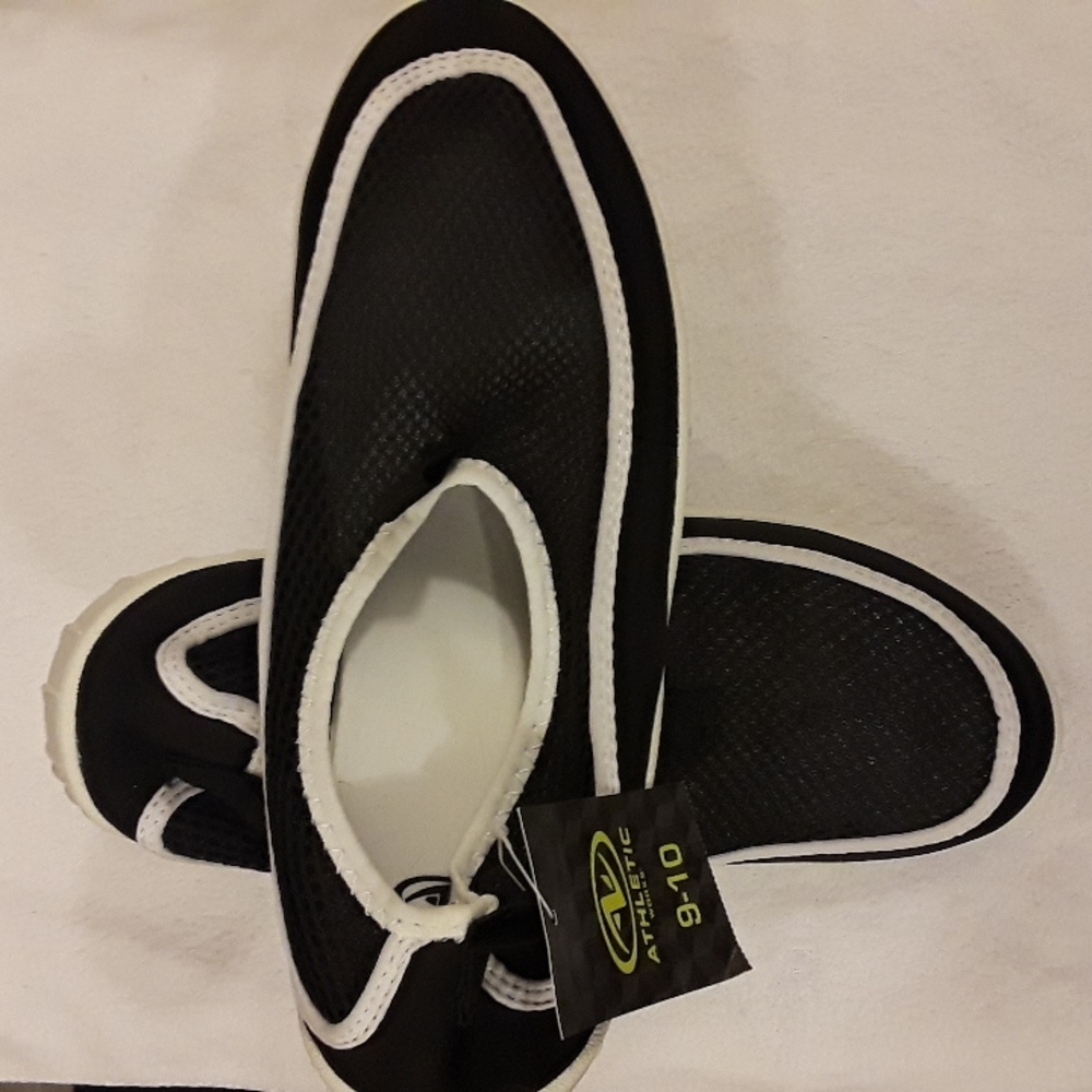 Athletic Water Shoes. Size 9-10   black...White